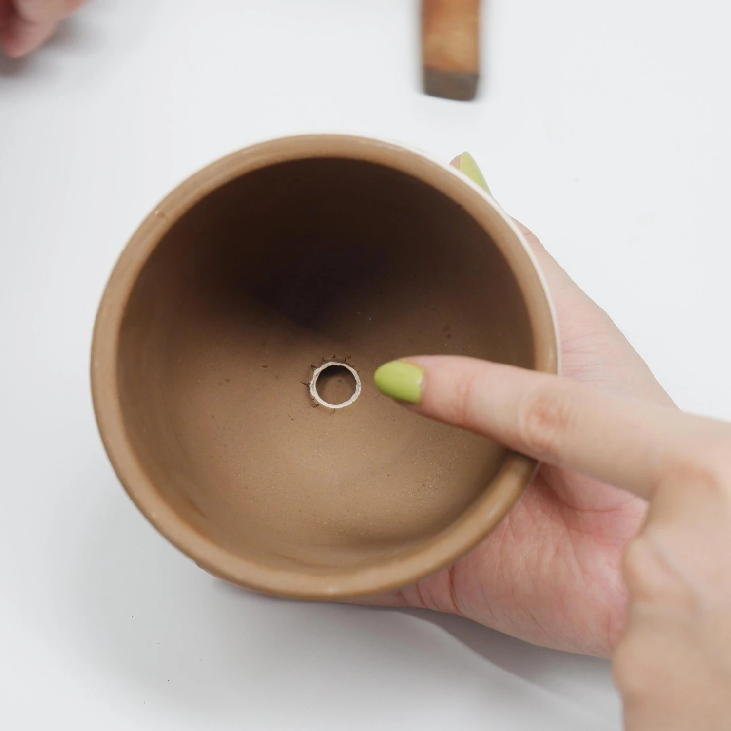 Clay White Stripes Pattern Pot - Image 11